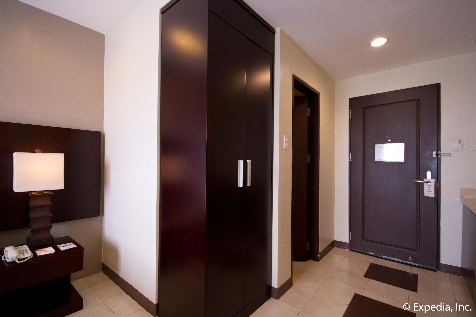 Alpa City Suites Hotel Cebu Екстериор снимка