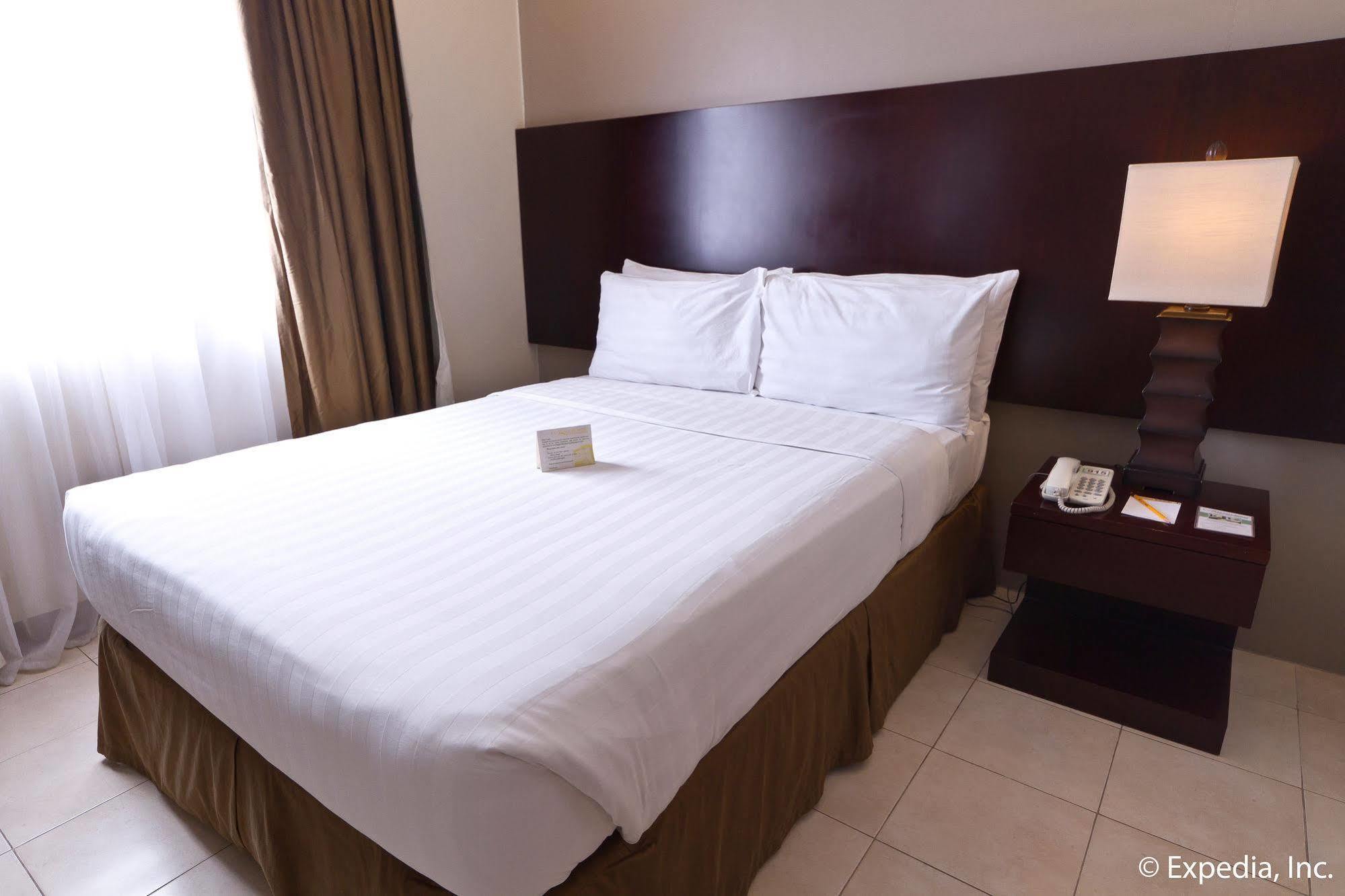 Alpa City Suites Hotel Cebu Екстериор снимка